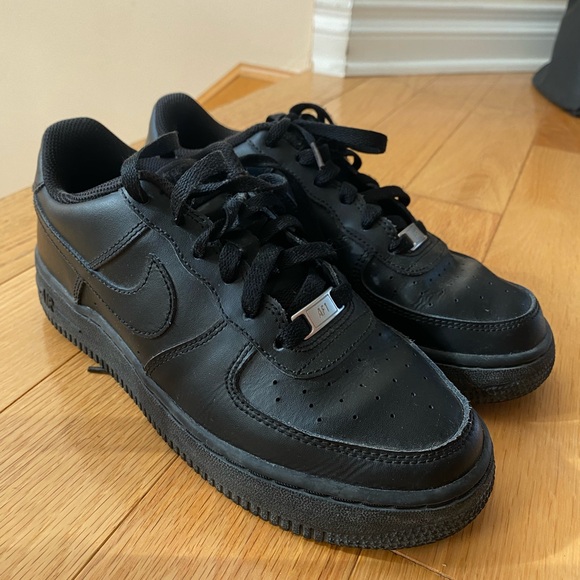 Black NIKE Air Forces - Picture 8 of 11